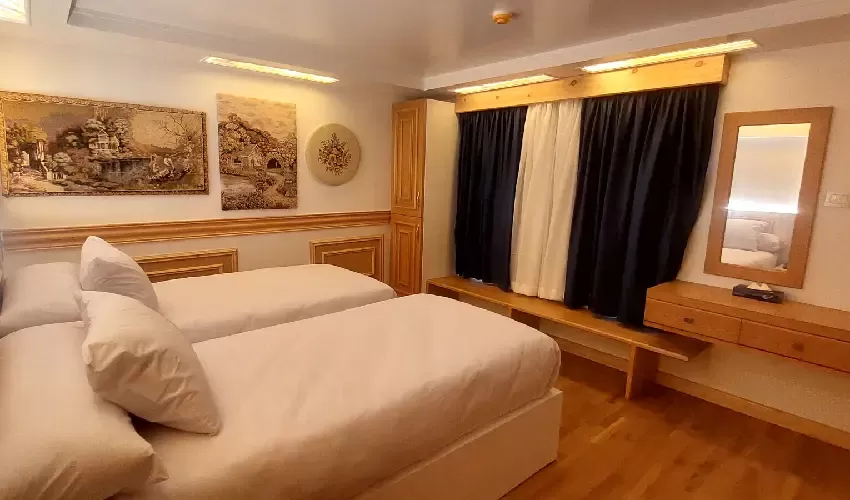 Cabina elegante della Dahabeya Nilo Gardenia