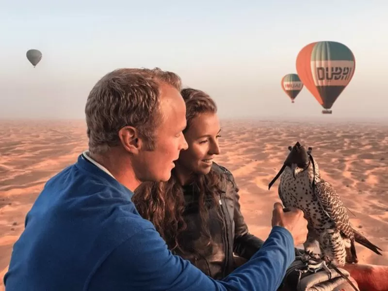 Hot air balloon Dubai experience above the Arabian Desert