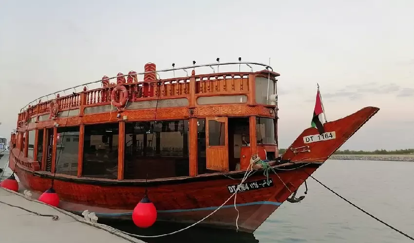 Crociera in Dhow Abu Dhabi tra lusso e atmosfera araba