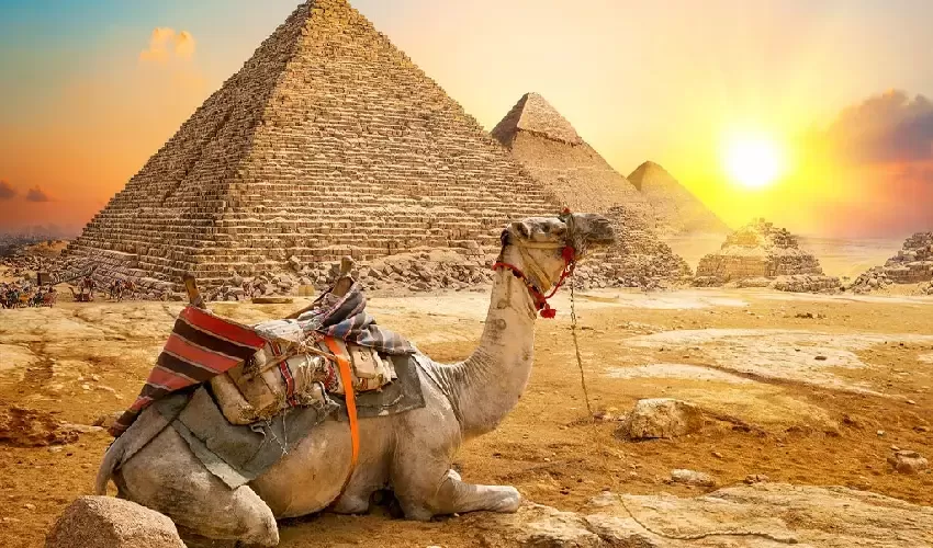 Magia delle Piramidi di Giza al tramonto - un emozione unica