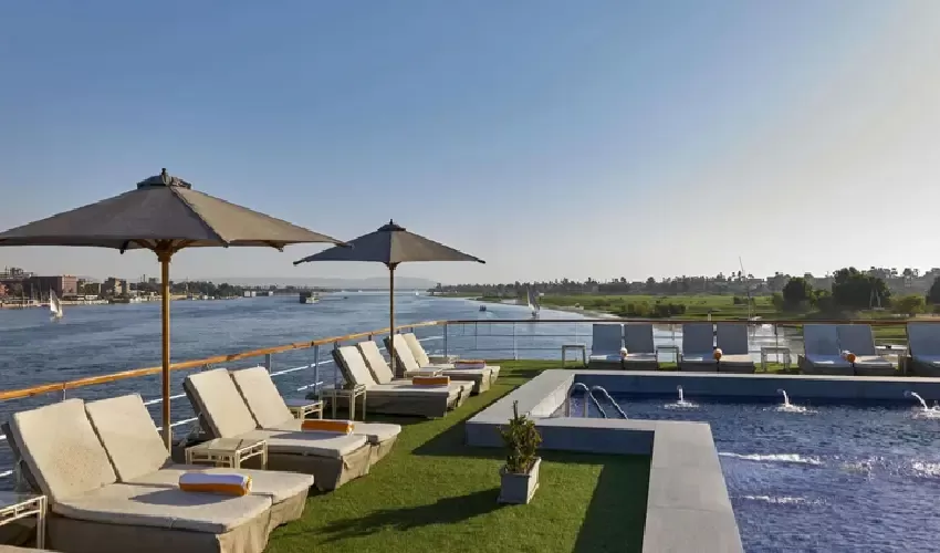 Royal Lily Movenpick Nile Cruise : Sundeck & Riverside Bliss