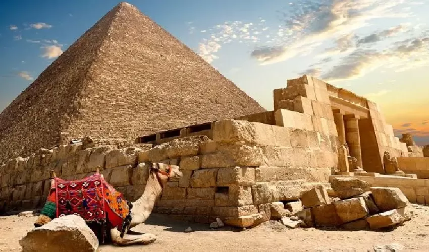 Piramidi di Giza icona dell antico Egitto
