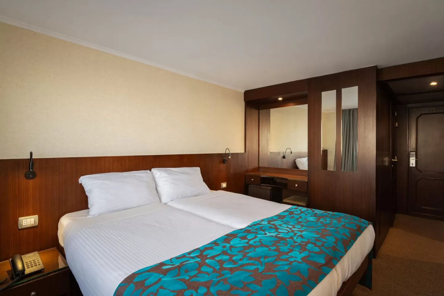 River Nile cruise Odyssey :luxury cabin with Nile view