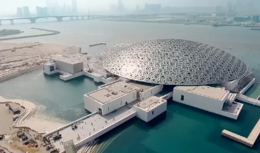 Dubai and Abu Dhabi tour – visit Louvre Museum Abu Dhabi