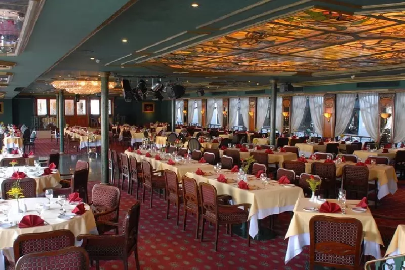 Cena sul Nilo Cairo con intrattenimento orientale dal vivo
