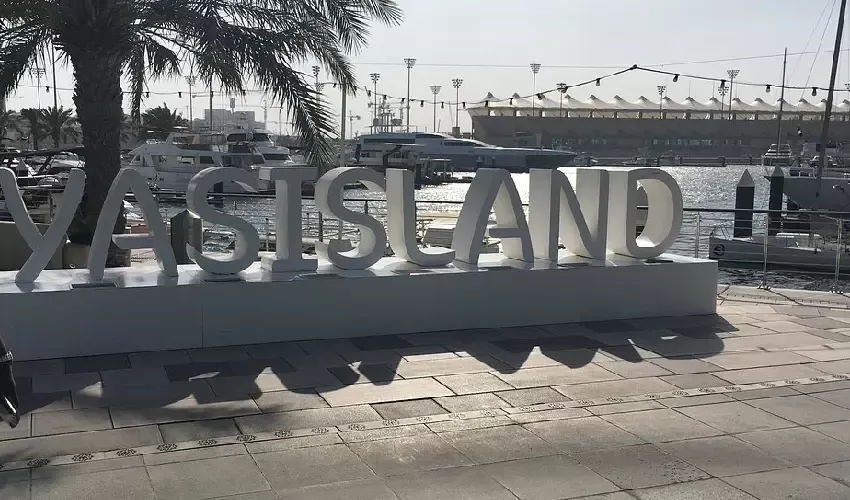 Crociera in Dhow Abu Dhabi con vista su Yas Island
