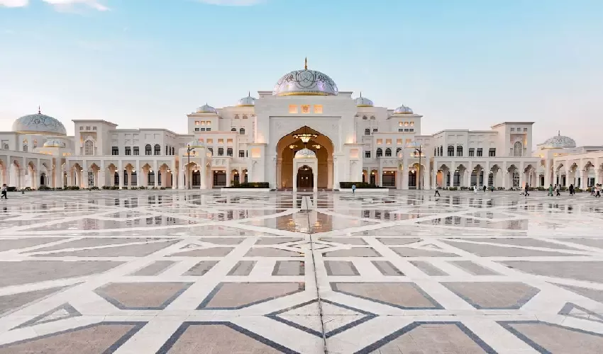 Abu Dhabi Day Tour from Dubai – discover UAE’s elegance