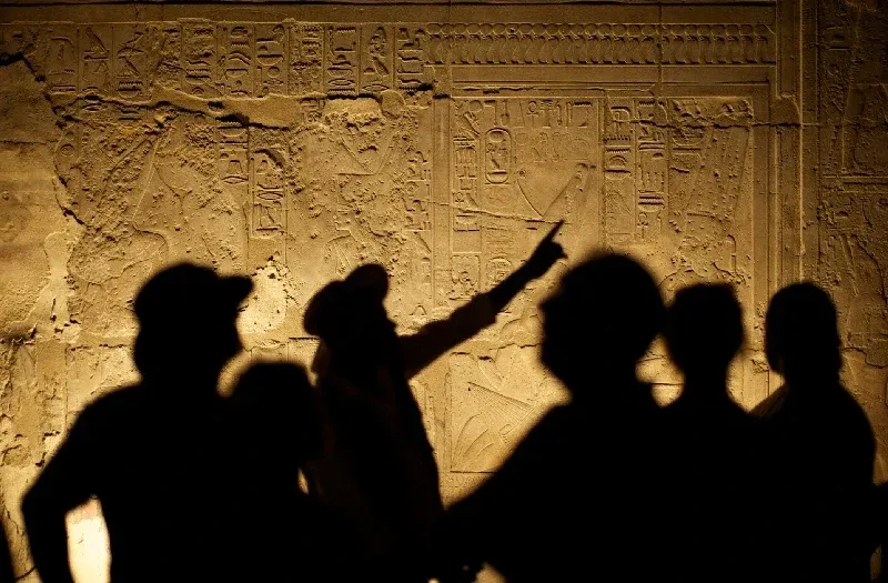 Eclissi solare 2027 a Luxor, il sole scompare sopra Karnak