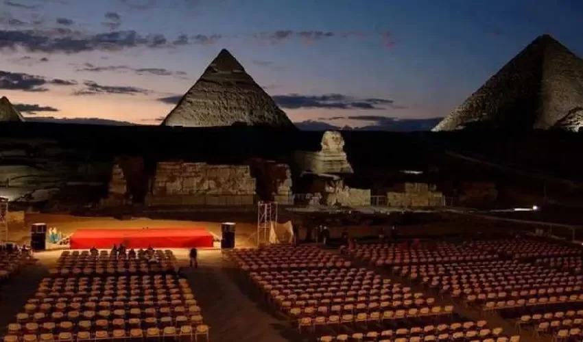 Spettacolo Suoni e Luci alle Piramidi al tramonto