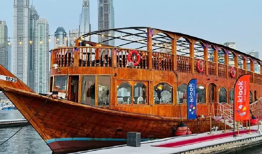 Dubai marina dinner cruise – taste and tradition unite