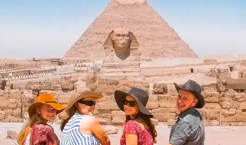 Scopri la meraviglia delle maestose Piramidi di Giza