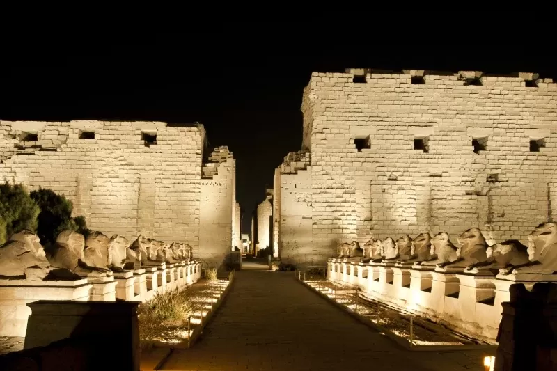 Spettacolo suoni e luci a Karnak: magia notturna in Egitto