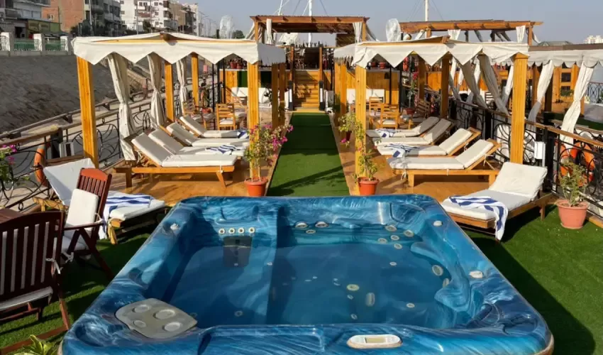 Jacuzzi panoramica Dahabeya Merit II sul Nilo