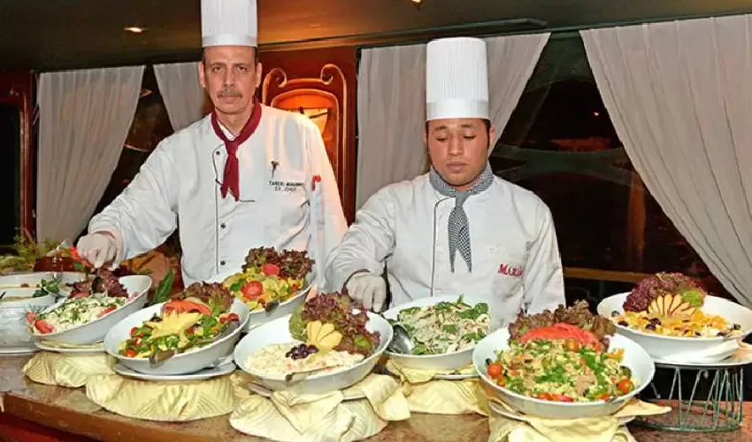 Cena sul Nilo Cairo tra musica e cucina sulla Nile Maxim