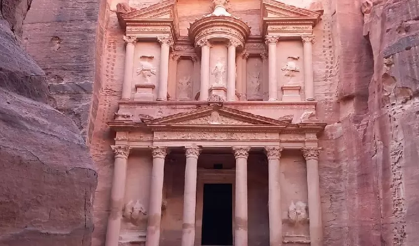 Escursione da Sharm a Petra nel deserto della Giordania