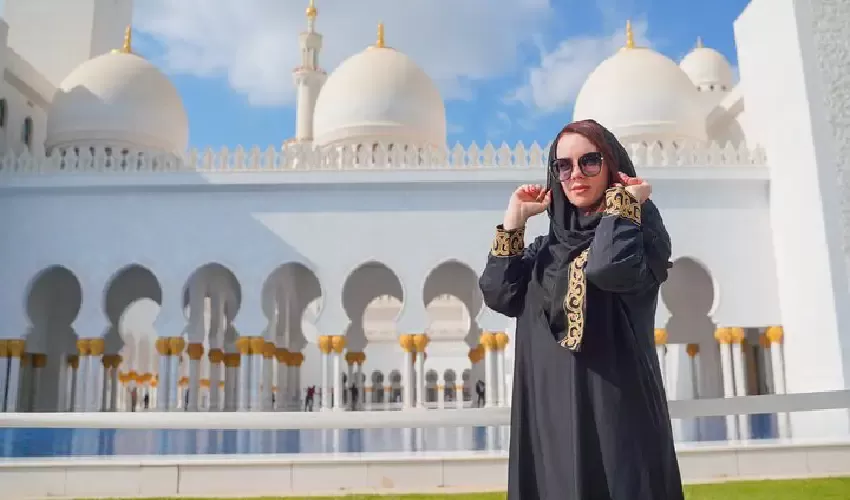 Abu Dhabi Day Tour from Dubai – visit Sheikh Zayed Mosque