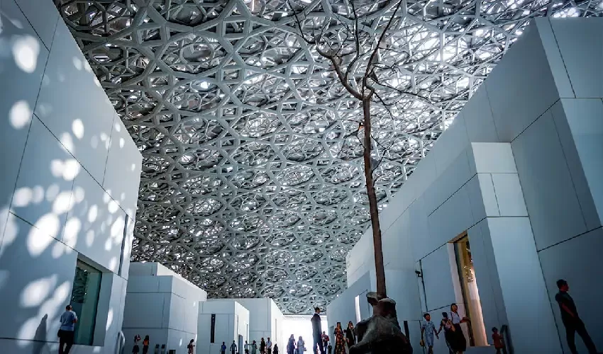 Emirates tour – Louvre Museum and Sheikh Zayed Mosque