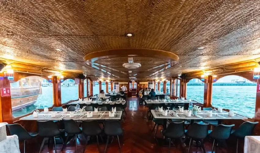 Dubai creek dhow cruise – unforgettable dinner experience
