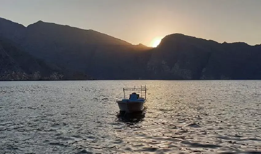 Musandam cruise Dubai scenic Oman coastline views