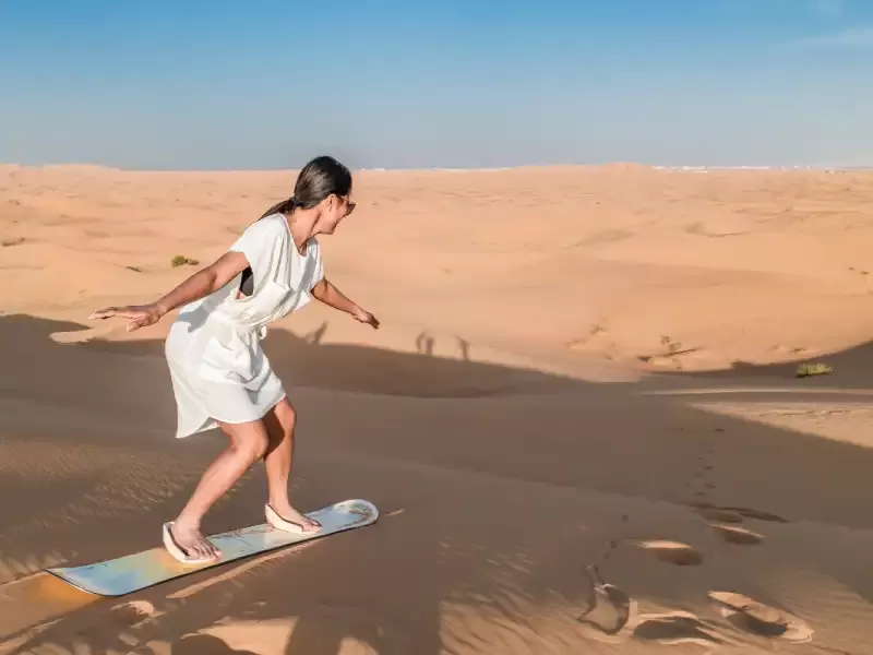 Tour deserto Dubai: emozioni tra sabbia e cielo