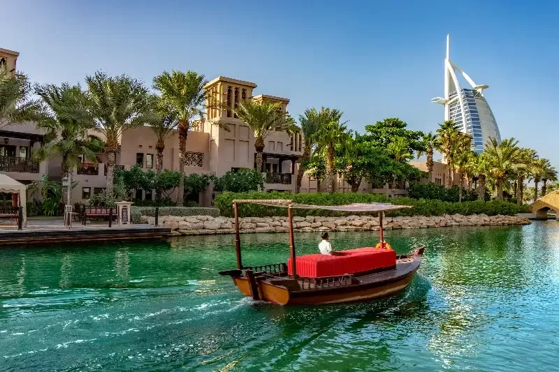 Giro in abra sul Creek, fascino autentico di Dubai