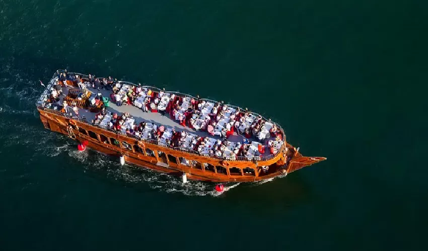Crociera in Dhow Abu Dhabi e relax vicino a Yas Island