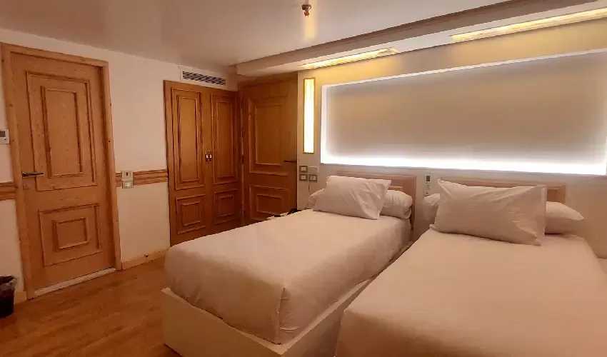 Elegante e comoda cabina doppia sulla Dahabeya Nilo Gardenia
