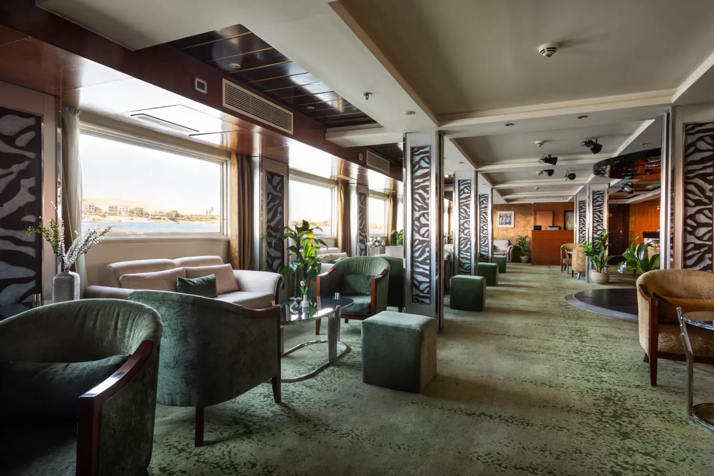 Nile Cruise Trip – Relax in the Stylish Cruise Bar