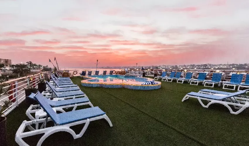 Nile River Egypt Cruise – Enjoy sun deck and poolside leisure