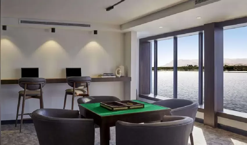 Royal Lily Movenpick Nile Cruise : Elegant Suites & Views