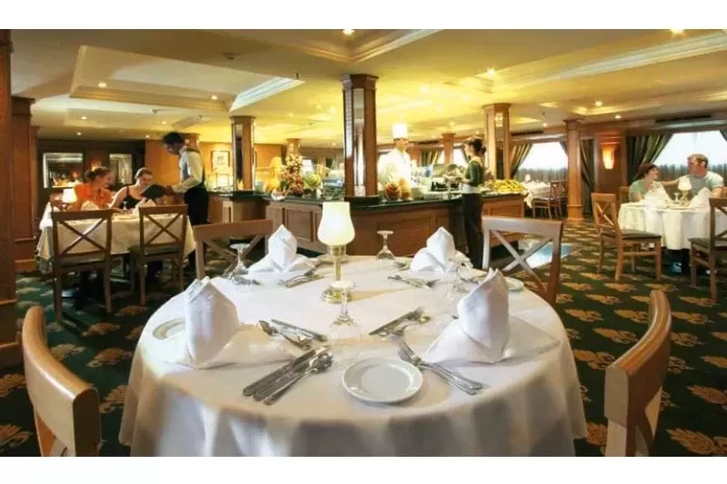 Ristorante elegante con cucina raffinata a bordo della Jaz Jubilee