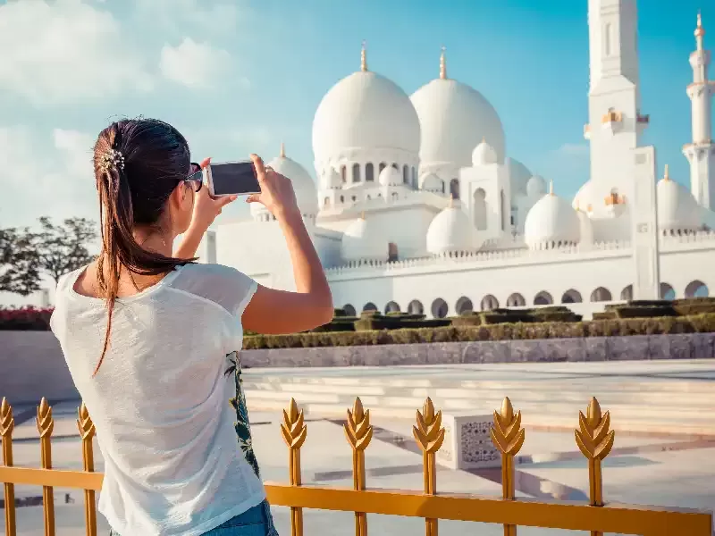 Dubai to Abu Dhabi tour package mosque and skyline views