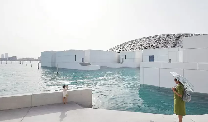 Abu Dhabi Day Tour from Dubai – Louvre & Emirates Palace